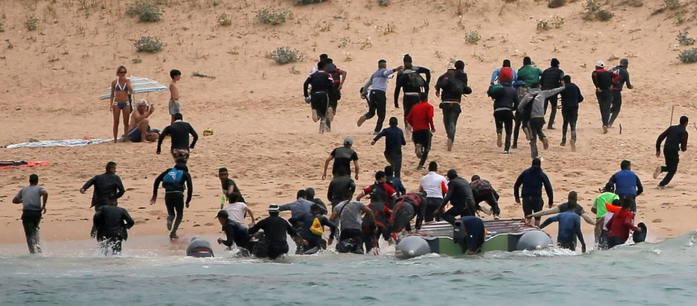 «Πυρ και μανία» ο Ισπανός πρωθυπουργός κατά του Μαρόκου για τους παράνομους μετανάστες: «Επίθεση στα εθνικά μας σύνορα»